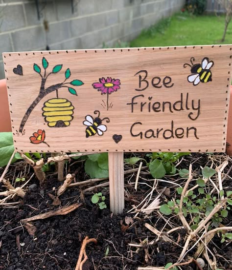 Garden Signs Diy, Wood Burning Pen, Bee Friendly Garden, Eco Garden, Design Backyard, Nest Box, Garden Labels, Backyard Movie Nights, Outdoor Cinema