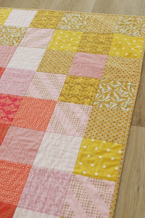 A coral, pink and yellow simple squares quilt pattern – a quick and easy free baby quilt pattern using 5 inch squares. The Sweet and Simple Squares quilt pattern by Bonjour Quilts is an easy quilt pattern to make in a day. It’s scrap compatible and fat quarter friendly, so it will be a great stash buster quilt. Perfect for a some handmade nursery décor. Fat Quarters Baby Quilt, Easy Quilt Patterns Free, Squares Quilt Pattern, Quilts Using Fat Quarters, Baby Quilts Easy, Free Baby Quilt Patterns, Quilt Top Patterns, Baby Quilt Patterns Easy, Charm Pack Quilt Patterns