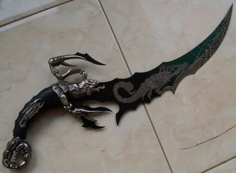 Mi Logo, Fantasy Dagger, Knife Aesthetic, Pretty Knives, Fantasy Props, Dagger Knife, Cool Swords, Knife Collection, Cool Knives