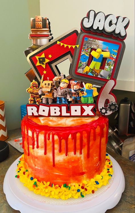 Diy Roblox Cake, Roblox Birthday Party Ideas Cakes, 7th Birthday Cakes For Boys, Roblox Cake Ideas For Boys, Roblox Pasta, Roblox Cake Boys, Roblox Themed Birthday Party, Roblox Cake Design, Roblox Cakes