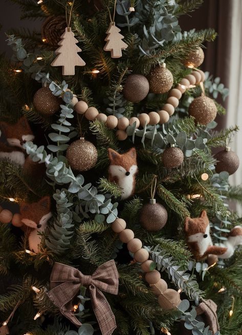 Christmas Tree Pinecones Ornaments, Ornaments Tree Diy, Neutrals Christmas Tree Decorations, Green And Tan Christmas Tree, Christmas Tree Inspiration Neutral, Tradition Christmas Tree Decorations, Xmas Tree Inspiration, Christmas Tree Decorations Neutral, White And Sage Christmas Tree