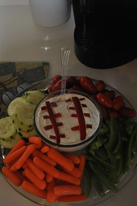 Baseball Party Ideas Table Decorations, Baseball Party Snacks, Baseball Themed Food Snacks, Sports Themed Birthday Party Ideas Food, Rookie Of The Year Food Ideas, Baseball Veggie Tray Ideas, Baseball Fruit Tray, Baseball Veggie Tray, Baseball Charcuterie Board