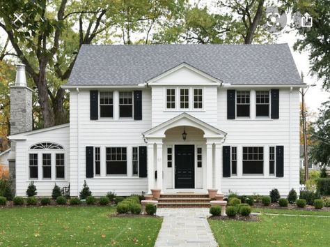 Center Hall Colonial Exterior, Colonial House Front Porch, Colonial With Front Porch, Brick Exteriors, Veranda Design, Colonial House Exteriors, White Colonial, Center Hall Colonial, House Front Porch