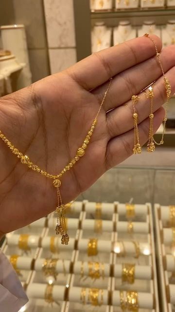 Dubai Gold Jewelry, Vintage Chain Necklace, Unique Gold Jewelry, Unique Gold Jewelry Designs, Gold Jewelry Designs, Delicate Gold Jewelry, Gold Jewels Design, Flipagram Instagram, Gold Bangles For Women