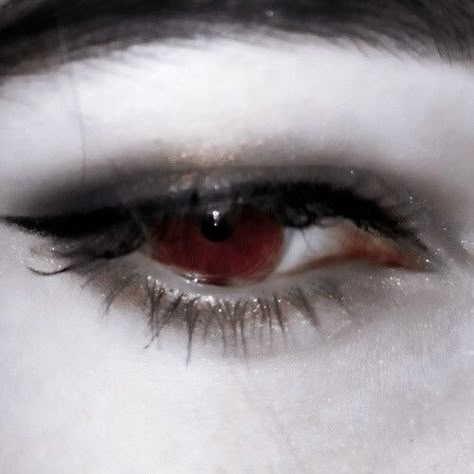 Dr Mundo, Vampire Eyes, Victorian Vampire, Vampire Goth, Trash Art, Gothic Vampire, Vampire Girls, Romantic Goth, Gothic Aesthetic