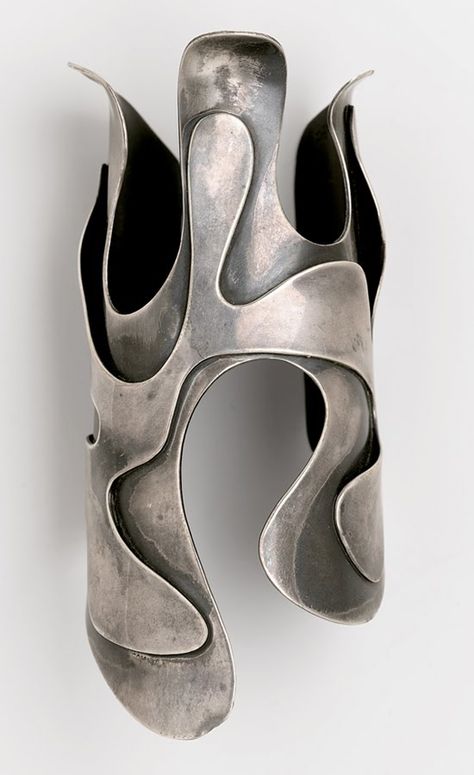 Absolutely love this -like sculpture for the wrist. c. 1920s cuff bracelet Carving Jewelry, Art Smith, Architectural Jewelry, Brooklyn Museum, Lava Bracelet, Wax Carving, Modernist Jewelry, Unique Bracelets, Jewellery Inspiration