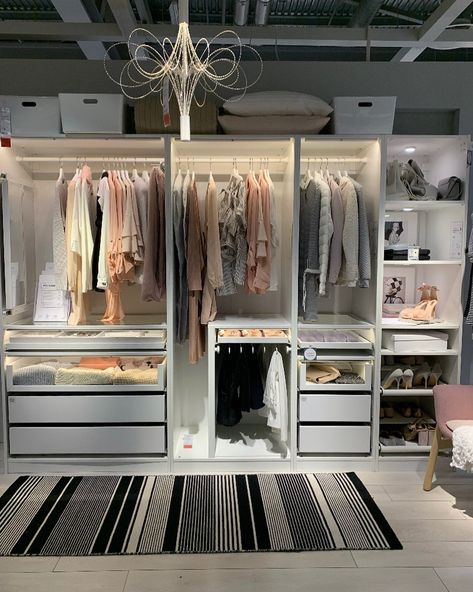 Long Wardrobe Design, Walk In Wardrobe Room, Dilly Carter, Open Wardrobe Ideas, Spare Room Walk In Closet, Apartment Hacks Organizing, Closet Planning, Dressing Room Closet, Wardrobe Space