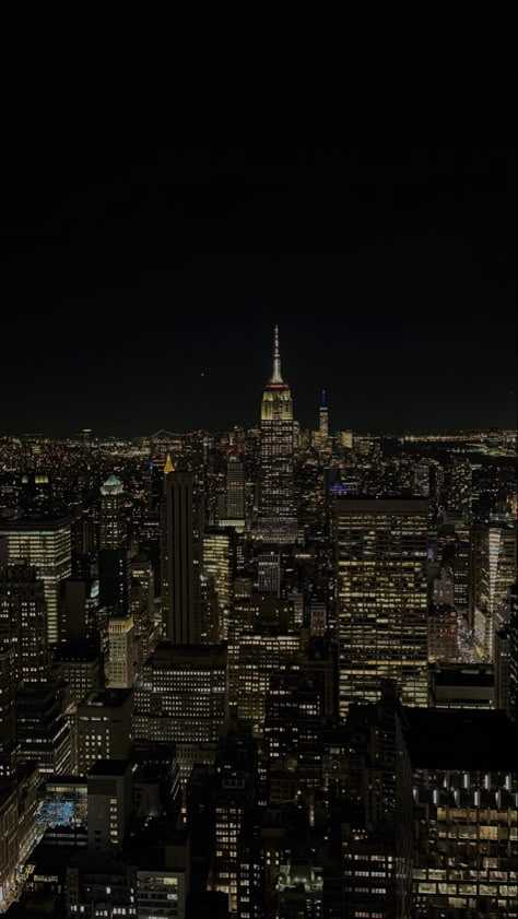 City View Night, Gossip Girl Aesthetic, New York Wallpaper, Nyc Baby, Amoled Wallpapers, New York Night, City At Night, Nyc Girl, Nyc Aesthetic