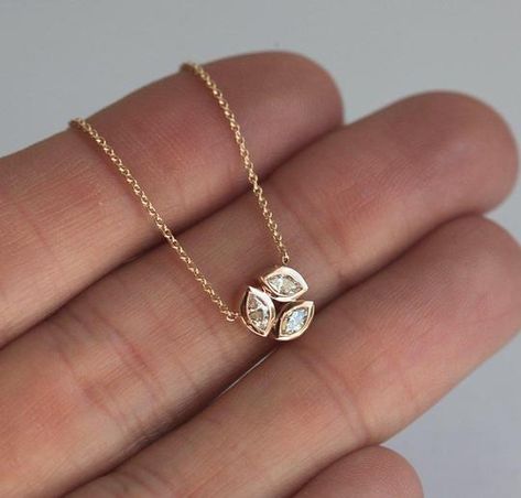 Jewerly Necklace, Rose Gold Diamond Necklace, Diamond Necklace Simple, Diamond Necklace Designs, Mangalsutra Designs, Solid Gold Necklace, Simple Diamonds, Diamond Jewelry Necklace, Diamond Solitaire Necklace