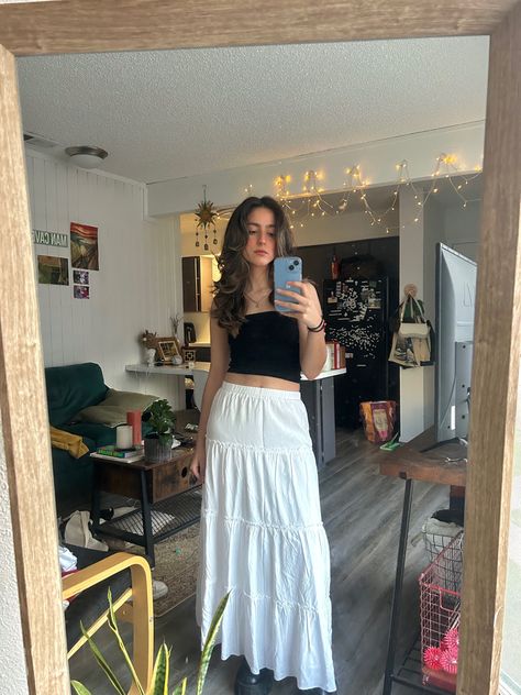 White Izzy Skirt Outfit, Long Skirt Outfit Ideas Aesthetic, Tube Top Outfits Summer, White Skirt With Black Top, Outfits With White Midi Skirt, Tube Top Outfit Skirt, Boho Skirt And Top, Boho Black Skirt, Outfit Ideas Summer Long Skirt