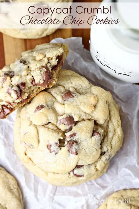 Crumbl Chocolate Chip Cookies, Crumble Cookie Recipe, Bakery Cookies, Soft Cookies, Chocolate Chip Cookies Recipe, Gourmet Cookies, Chocolate Cookie Recipes, Chewy Chocolate Chip Cookies, Dessert Dips