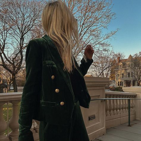 These Are the 15 Most Stylish Velvet Jackets to Wear This Winter — Who What Wear Green Velvet Jacket Outfit Women, Green Velvet Jacket Outfit, Velvet Jacket Outfit, Velvet Blazer Outfit, Green Velvet Jacket, Jacket Outfit Women, Blazer Outfits For Women, Velvet Blazer, Warm Jacket