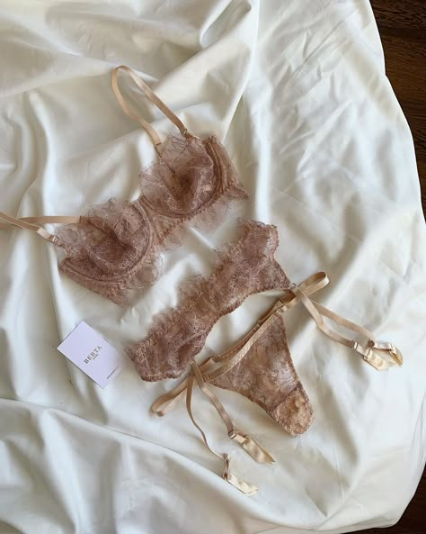 Image shared by Marcela Arroyo. Find images and videos on We Heart It - the app to get lost in what you love. Lingerie Aesthetic, Model Fitness, Lingerie Inspiration, Cute Lingerie, Lingerie Outfits, Pretty Lingerie, Looks Chic, Beautiful Lingerie, Bra And Panty Sets