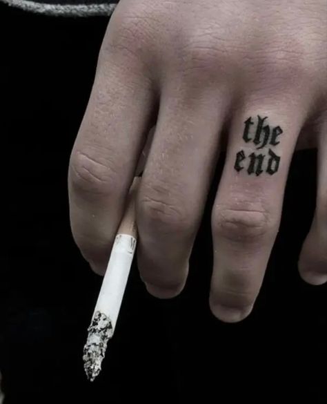 Men Finger Tattoos, Tattoo Main, Simple Finger Tattoo, Half Sleeve Tattoo Stencils, Hand Tattoo Designs, Hands Tattoo, Small Finger Tattoos, Knuckle Tattoos, Type Tattoo