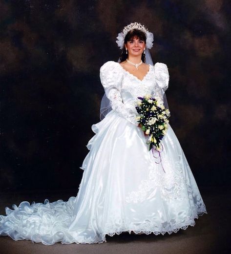 25 Gorgeous Photos That Defined Bridal Styles in the Late 1980s and Early ’90s ~ vintage everyday 1990s Wedding Dress, Wedding Dresses 90s, 1990s Wedding, 90s Wedding Dress, Pink Wedding Dress, Beautiful Wedding Gowns, Wedding Gowns Vintage, Wedding Dress Trends, Vintage Bride