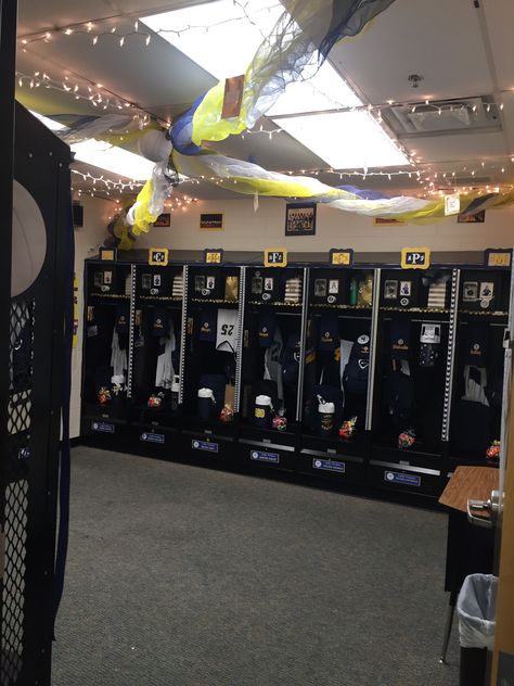 Volleyball Locker Room Decorations Ideas, Basketball Locker Room Decorations, Volleyball Locker Room, Locker Room Ideas, Locker Decorations Ideas, High School Locker Room, Basketball Locker Room, Volleyball Locker Decorations, Athletic Locker