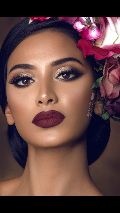 Makeup Tips Dark Skin, Makeup Bibir, Trucco Glam, Trucco Smokey Eye, Burgundy Makeup Look, Burgundy Makeup, Makeup Cantik, Soft Smokey Eye, Burgundy Lips