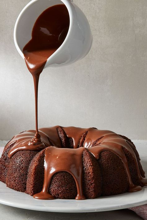 Glaze For Chocolate Cake, Chocolate Glaze For Pound Cake, Chocolate Cake With Glaze, Chocolate Cake Icing Ideas, Chocolate Glaze For Cake, Chocolate Cake Glaze, Chocolate Glaze Recipe, Homemade Chocolate Buttercream Frosting, Glazed Cookies