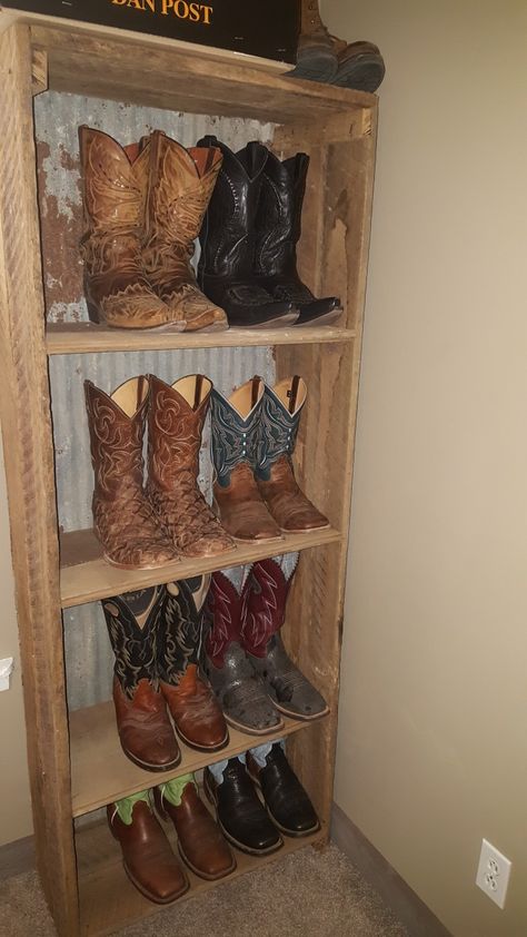 Coat And Hat Rack Entryway, Boot Display Ideas, Boot Rack Ideas, Creative Bookshelves For Small Spaces, Boot Shelves, Cowboy Boot Storage, Boot Shelf, Boot Display, Green Magic Homes