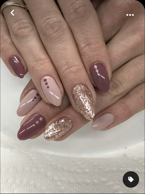 Mauve Acrylic Nails Short, Elegant Mauve Nails, Cute Mauve Nails, Mauve Almond Nails Design, Rose Gold And Mauve Nails, Mauve Nails Wedding, Mauve Gel Nails Ideas, Rose Gold Autumn Nails, Mauve And Brown Nails