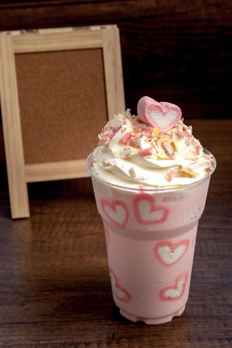 Sweet Drinks Aesthetic, Pink Milkshake Aesthetic, Milk Ideas Drinks, Cute Smoothies, Milk Shake Ideas, Whipped Cream Drinks, Cute Pink Drinks, Cute Coffee Drinks, Cute Cafe Drinks