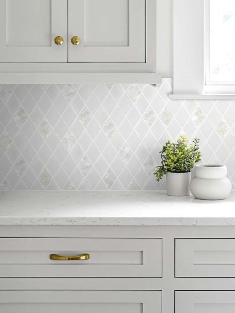 [PaidLink] 56 Incredible Kitchen Wall Tiles Backsplash Ideas You Have To See Quickly #kitchenwalltilesbacksplash White And Grey Kitchen Backsplash Ideas, Backsplash White Quartz Countertop, Kitchen Backsplash With Marble Countertops, Bohemian Kitchen Backsplash Ideas, Pretty Kitchen Decor, Mother Of Pearl Backsplash Kitchen, White Kitchen Grey Backsplash, 2023 Backsplash, Beige Kitchen Backsplash