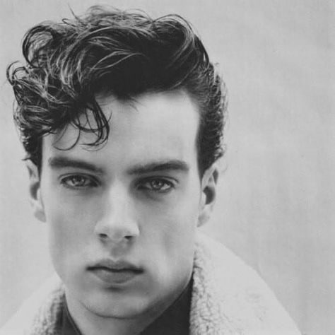 maybe this Retro Mens Hairstyles, Fifties Hairstyles, Man's Hairstyle, 1950s Mens Hairstyles, 1950's Hairstyles, 50s Hairstyles Men, Greaser Hair, Round Face Men, 1960s Hair