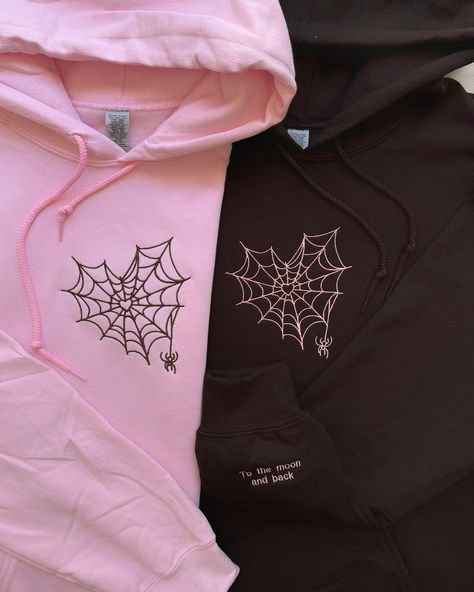 If they sent this to you, they wanna get matching hoodies🤭💕 Which one would you get?💖 This gift is something they will wear forever & when they wear it they’ll be reminded of how much love & appreciation you have for them🫶🏼 SHOP NOW~Link in bio<3 ~~ #anniversary #anniversarygift #gift #embroiderymachine #embroidery #custominitials #asmr #embroideryasmr #SmallBusiness #bfgiftideas #gfgiftideas #boyfriendgiftideas #girlfriendgiftideas #matchingcouplesoutfits #matchingcouples #matchingcoup... Matching Hoodies Couples Aesthetic, Matching Hoodies For Couples Purple, Couples Embroidery Hoodie, I Love My Girlfriend Hoodie, Embroidered Couple Hoodie, Girlfriend Hoodie, 3 Anniversary, Matching Hoodies For Couples Amazon.com, Love My Girlfriend