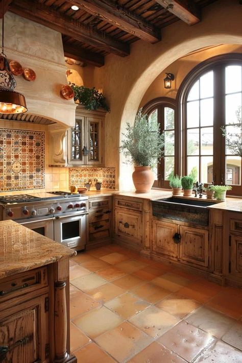 Cozy Italian Kitchen, Spanish Farmhouse Kitchen, Spanish Style Kitchen Ideas, Tuscan Kitchen Ideas Rustic Italian, Tuscan Kitchen Ideas, Italian House Interior, Tuscan Kitchen Colors, Modern Tuscan Kitchen, Italian Farmhouse Kitchen