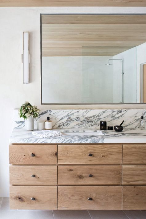 Love the veins in this marble paired with the white oak cabinetry. Green Oak Residence – SIMO DESIGN Modern Bathrooms, Bad Inspiration, Wall Mount Faucet, Trendy Bathroom, Wood Vanity, Marble Bathroom, Bath Room, Natural Home Decor, Marble Countertops