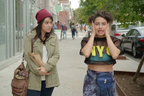 ‘Broad City’: Are You an Abbi or an Ilana? | The New Republic Broad City, Tv Shows Funny, Yas Queen, Female Friendship, City Pictures, City Outfits, Best Tv Shows, City Style, Costume Design