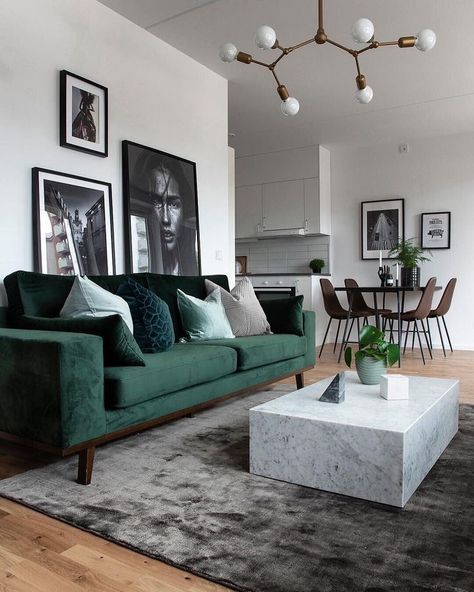 Green Couches, Furnitur Ruang Keluarga, Decor Ikea, Green Sofa, Living Room Scandinavian, Design Apartment, Living Room Green, Interior Modern, Design Christmas