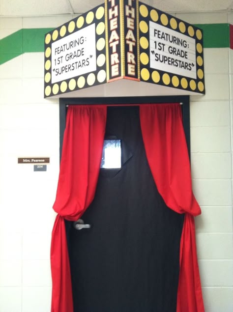 Hollywood Themed classroom door Studio Seni, Hollywood Classroom, Hollywood Theme Classroom, Deco Cinema, Theatre Classroom, Red Carpet Theme, Cinema Video, Classroom Doors, Teacher Doors