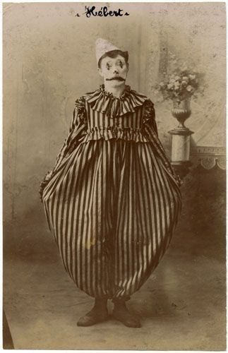 Vintage Clowns Aesthetic, Vintage Clown Pictures, Old Circus Photos, Vintage Circus Posters 1920s, Vintage Carnival Costume, Antique Clown Costume, Old Clowns Vintage, 1920 Clown, Perriot Clowns