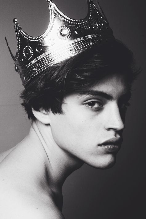 Boy King Prince Aesthetic, Dark Royalty, Royalty Core, Victoria Aveyard, Queen Aesthetic, Royalty Aesthetic, Royal Aesthetic, The Cruel Prince, The Embrace