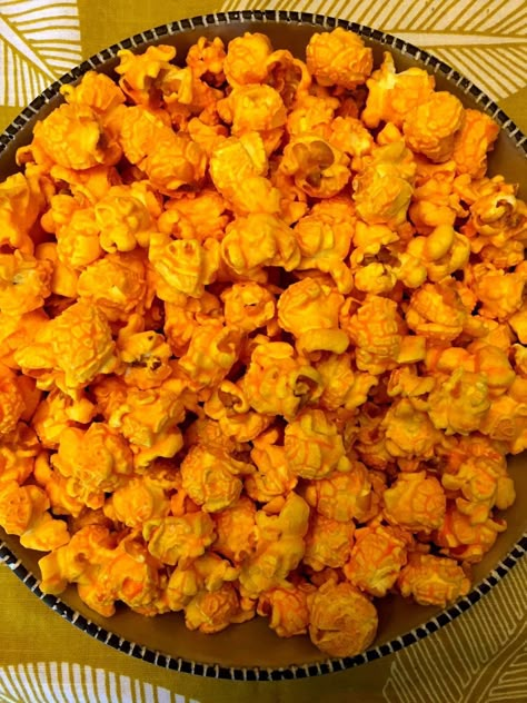 Cheddar Cheese Popcorn Recipe Cheddar Popcorn Recipe, Cheese Popcorn Recipe, Popcorn Recipes Cheese, Flavored Popcorn Recipes, Popcorn Recipes Sweet, Sugar Popcorn, Popcorn Recipes Easy, Caramel Corn Recipes, Popcorn Recipes Caramel