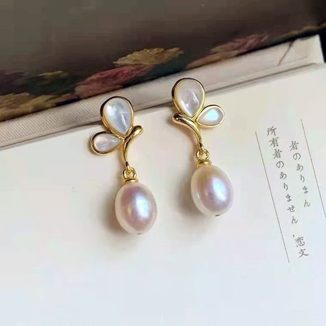 HTO Pearl Jewelry (@hugetomato_official) • Fotos e vídeos do Instagram Pearl Earrings Real, Butterfly Real, Unique Pearl Earrings, Gold Pearl Drop Earrings, Small Earrings Gold, Real Pearl Earrings, Pearl Drop Earrings Gold, Golden Butterfly, Like A Butterfly