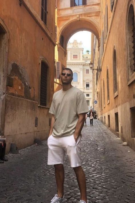 Europe Style Outfits Men, Minimalism Outfit Men Summer, European Man Aesthetic, European Summer Fashion Men, Men’s European Style, European Men Aesthetic, Italy Mens Fashion Summer, Men’s European Fashion Summer, European Summer Men