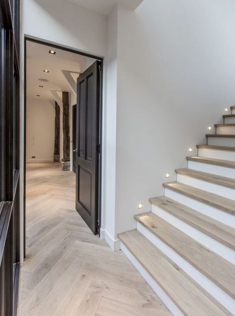 Herringbone Floor, Staircase Floor Lightning ❤️ White Hardwood Floors, Herringbone Wooden Floors, White Wooden Floor, White Wood Paneling, White Wood Floors, Escalier Design, Interior Design Per La Casa, Herringbone Floor, 아파트 인테리어