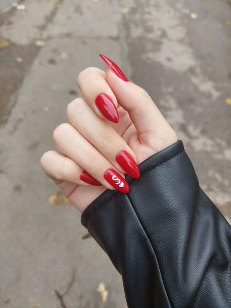 Valentine’s Day Nails Acrylic With Initial, Red Nails With Bf Initials, Red Nails With J Initial, Valentines Nails With Initials Acrylic, Short Nail Designs Initials, Valentine Nails Initials, Initial On Nail Ideas, Red Initial Nails, Nail Art Initials