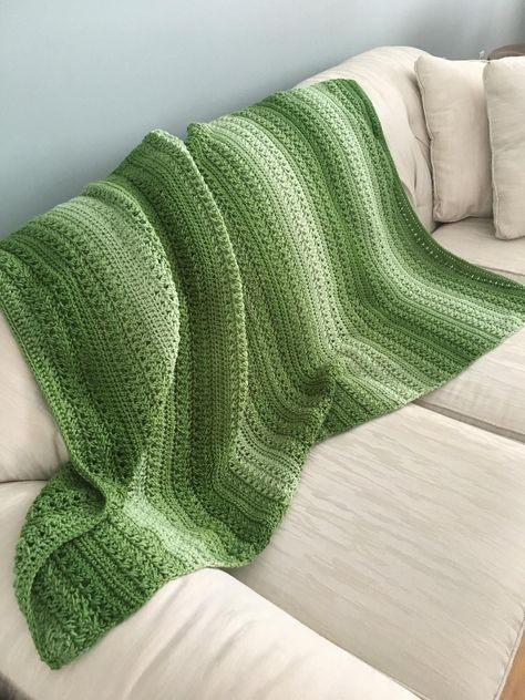 Crochet Blanket Green, Green Crochet Blanket, Mode Crochet, Diy Vetement, Green Crochet, Haken Baby, Crochet Fashion Patterns, Crochet Cross, Crochet Throw