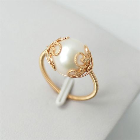 Pearl Ring Design, Fancy Jewelry Necklace, Modern Gold Jewelry, Pearl Jewelry Design, Jewelry Set Design, Gold Jewelry Stores, Gold Rings Fashion, Gold Ring Designs, Bangles Jewelry Designs