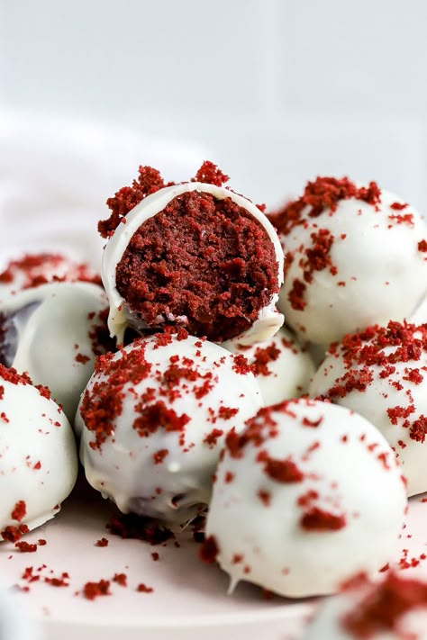 Easy Red Velvet Cake Balls With Cream Cheese Frosting - Basics with Bails Cake Balls With Cream Cheese, Holiday Cake Balls, Red Velvet Cake Balls, Easy Red Velvet Cake, Red Velvet Truffles, Red Velvet Cake Pops, Easy Red Velvet, Mini Snacks, Cake Ball Recipes