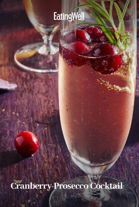 In this cranberry-prosecco cocktail, a splash of cranberry juice in sparkling wine is exceptionally festive. Make this easy drink for your next party. #healthyeating #healthyfoods #healthylifestyle #healthyrecipes Prosecco Cranberry Holiday Drink, Holiday Prosecco Drinks, Cranberry Prosecco Cocktail, Christmas Drinks With Prosecco, Prosecco Cocktails Easy, Xmas Punch, Spritzer Drink, Cranberry Prosecco, Easy Christmas Drinks