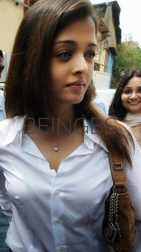 Dp Stylish, Teen Celebrities, Hot Poses, Girls Dp Stylish, Aishwarya Rai, Beauty Queen, Actress Pics, Men's Wear, Beautiful Smile Women