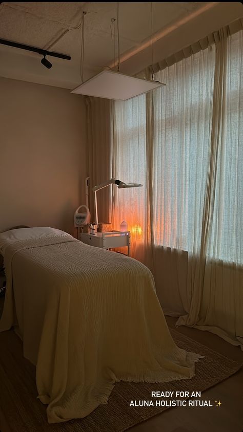 Dream Esthetician Room, Cute Esthetician Rooms, Cozy Esthetician Room, Esthician Aesthetic Room, Permanent Makeup Room, Esthetician Room Aesthetic, Vision Board Esthetician, Esthetics Room Ideas, Pretty Esthetics