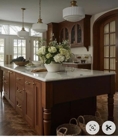 Colonial Kitchen, Glamorous Decor, Rustic Glam, Cabinetry Design, Classic Kitchens, Interior Modern, Light House, Large Kitchen, Style At Home