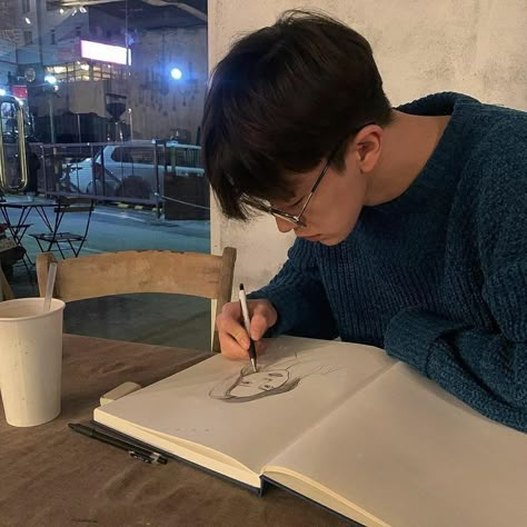 Asian Artist Aesthetic, Guy Artist Aesthetic, Artist Bf Aesthetic, Artist Guy Aesthetic, Japanese Male Aesthetic, Instagram Guys Aesthetic, Guy Studying Aesthetic, Bf Aesthetic Pics, Asian Guy Drawing