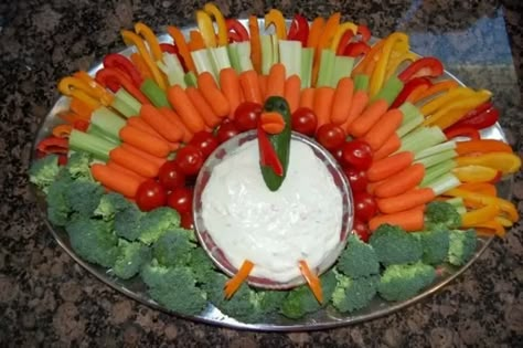 31 Fab Veggie Displays for Your Next Party ... Turkey Vegetable Tray, Thanksgiving Veggie Tray, Turkey Charcuterie, Veggie Tray Ideas, Thanksgiving Food Table, Turkey Veggie Tray, Thanksgiving Menu Recipes, Thanksgiving Veggies, Veggie Display