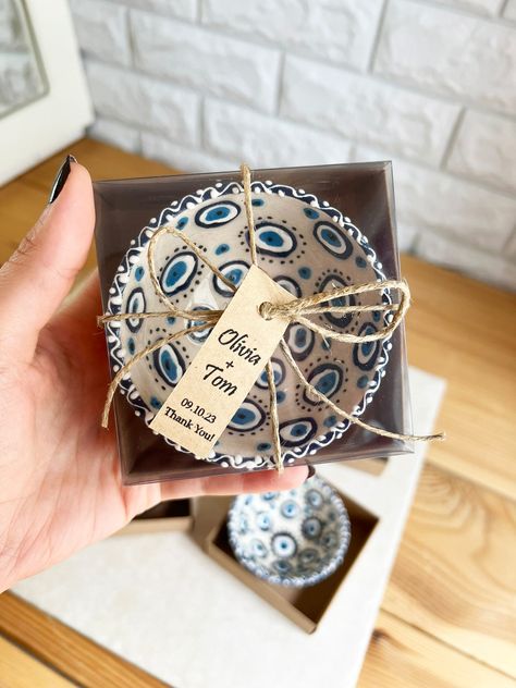 50 pcs Personalized Evil Eye Patterned Ceramic Bowls Favors! Your guests who come to your event will love these stylish and useful bowls! -> Great idea for wedding favors, bachelorette party favors, baby shower favors, party favors, bridal shower favors, quinceanera favors, first communion favors, graduation party favors, nikkah favors, communion favors, birthday party favors, thank you favors. -> You can also use it for promotional purposes for any of your events or stores. PRODUCT DIMENSIONS; First Communion Favors Ideas, Nikkah Favors, Unique Wedding Favors For Guests, Favors Quinceanera, Evil Eye Wedding, Greek Wedding Favors, Bead Bowl, Wedding Favours Magnets, Party Favors Baby Shower